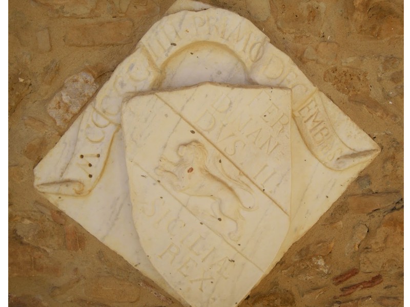 foto Stemma reale di Ferdinando II d'Aragona a Piazza Armerina Enna