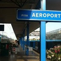 Del aeropuerto a la estación de Pisa