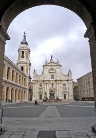 Glockenturm der Basilika von Loreto Ancona Marche