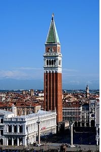 Campanile von San Marco in Venedig Venetien