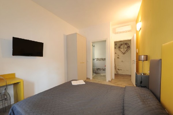 foto Amzing brand new b&b with all comforts, private bathrooms, 2 mins far from the tower